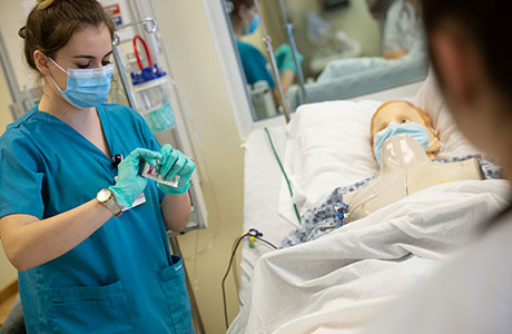  nurses perform health services on a dummy