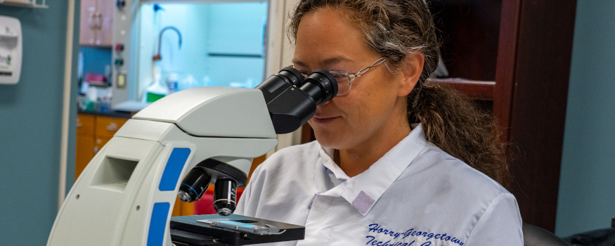 Medical laboratory technician working in a lab.